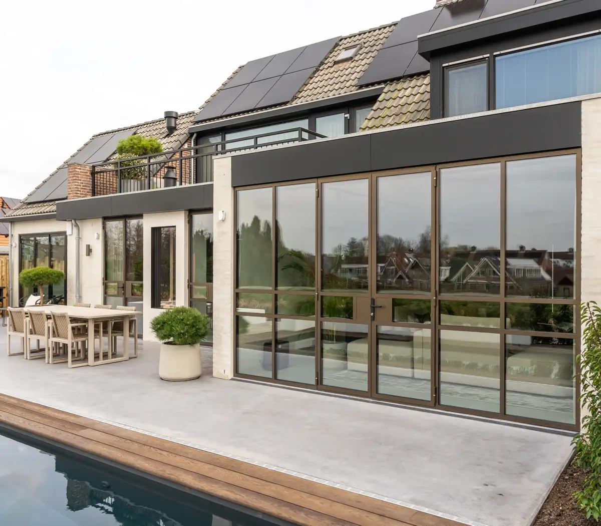 Buitendeuren van staal met glas