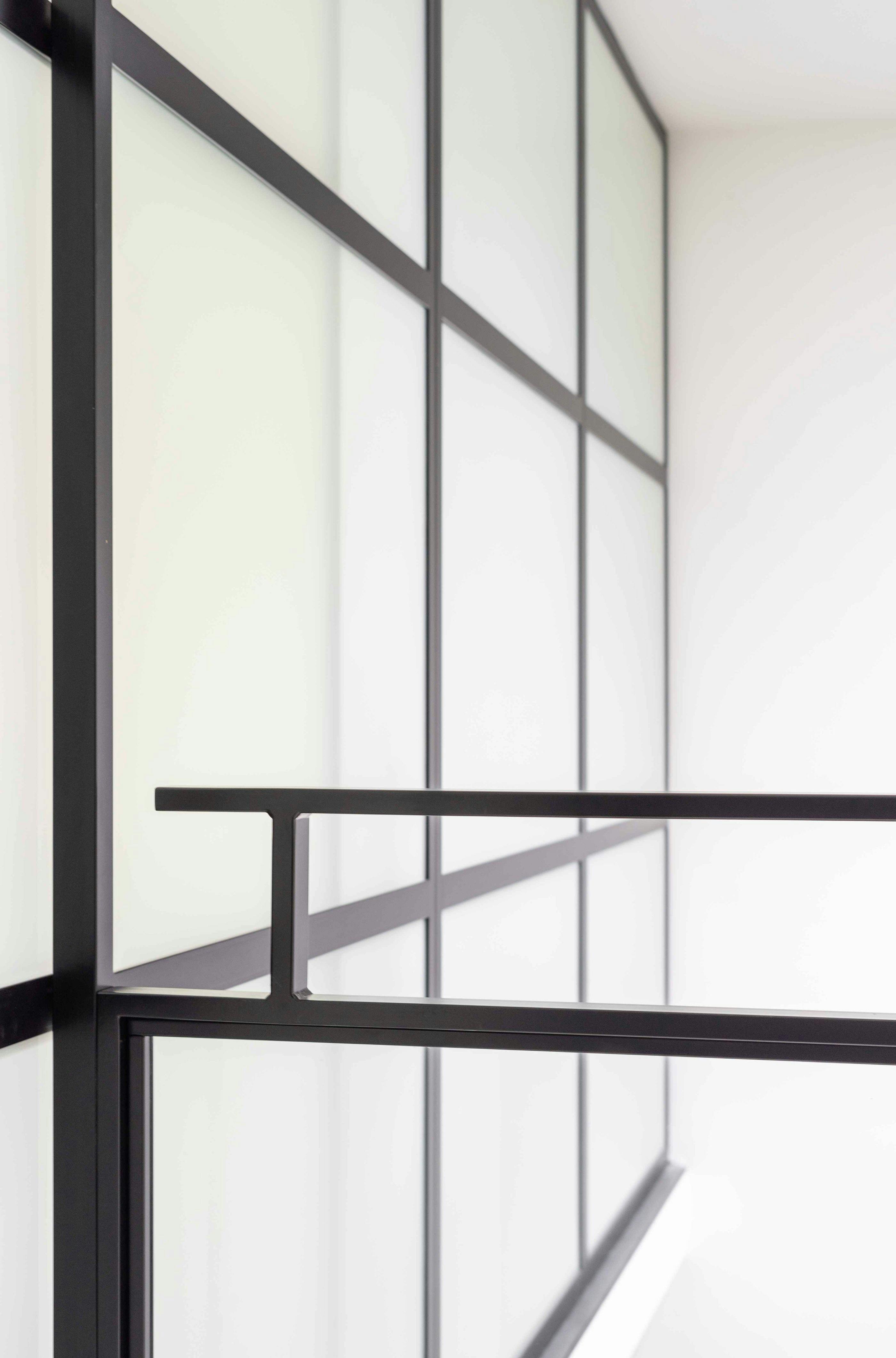 Stalen balustrade met glas