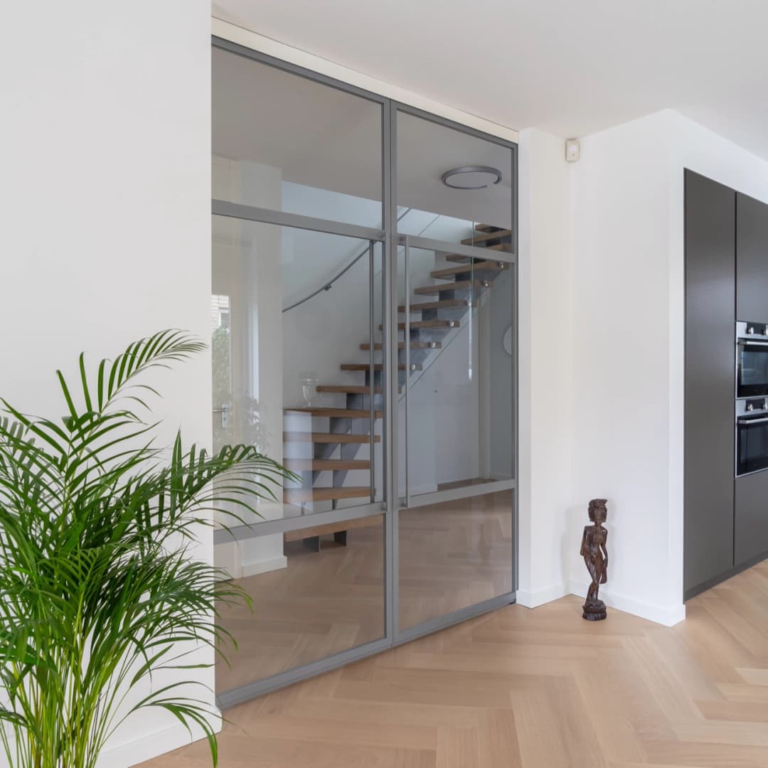 Dubbele stalen schuifdeur met een 3-vlakken