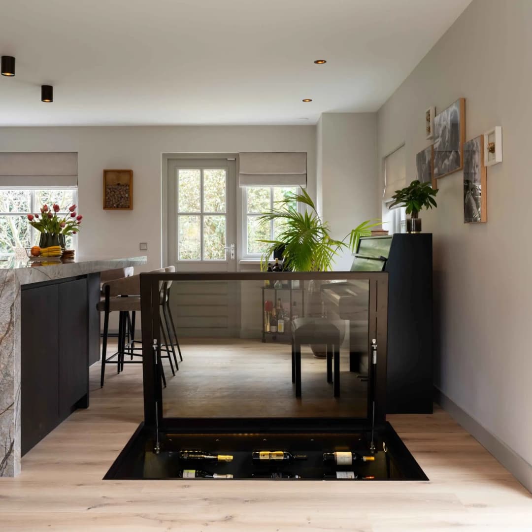 Bronzen stalen vloerluik met trap