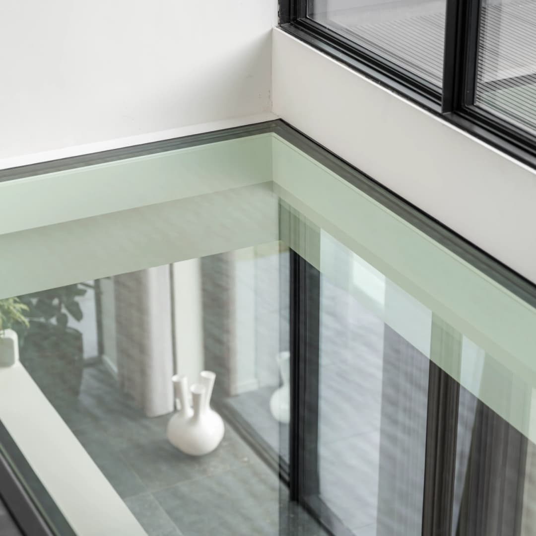 Beloopbaar glas uit een deel